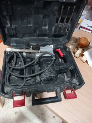 Martillo percutor con maletín y brocas