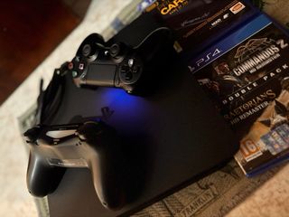 PS4 Slim Negra + 2 Mandos + Juegos
