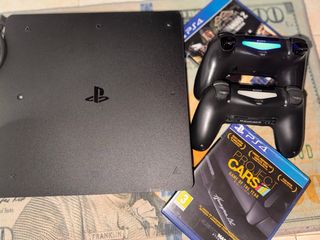 PS4 Slim Negra + 2 Mandos + Juegos