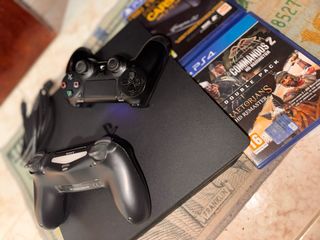 PS4 Slim Negra + 2 Mandos + Juegos