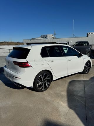 VW Golf R-Line 1.5 eTSi 150cv automatico