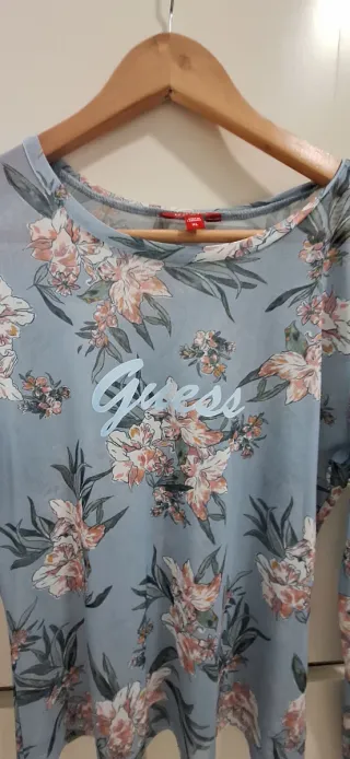 Camiseta Guess floral transparente manga larga