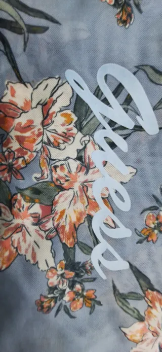 Camiseta Guess floral transparente manga larga