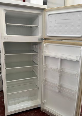 FRIGORÍFICO DE DOS PUERTAS MARCA CANDY NO FROST