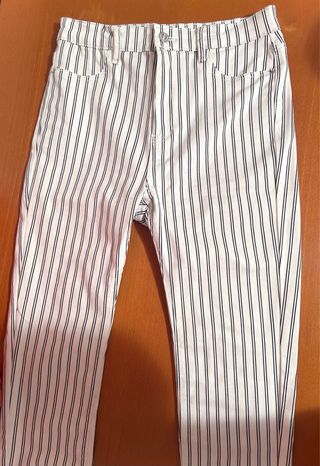 Pantalón vaquero rayas azul y blanco
