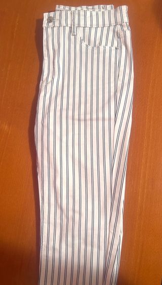 Pantalón vaquero rayas azul y blanco