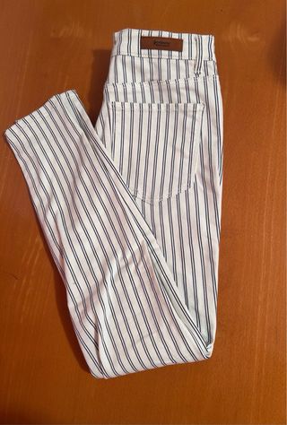 Pantalón vaquero rayas azul y blanco