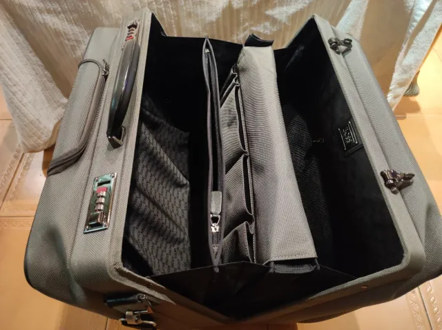 Valigia BOSS con ruote