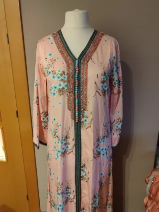 Kaftán árabe azul y dorado