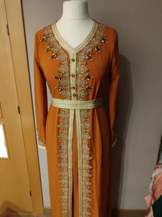 Kaftán árabe azul y dorado