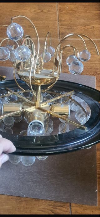 Lampadario in cristallo dorato con due uguali