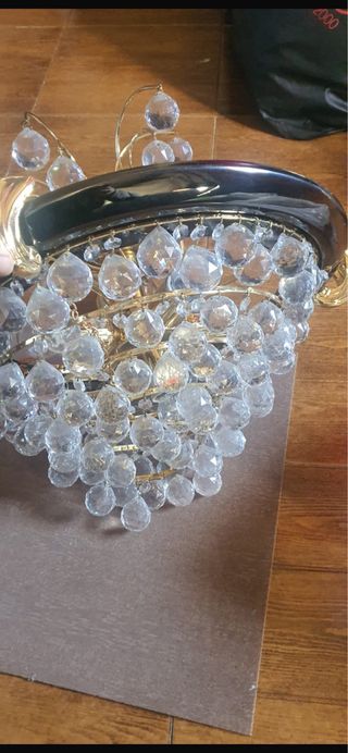 Lampadario in cristallo dorato con due uguali