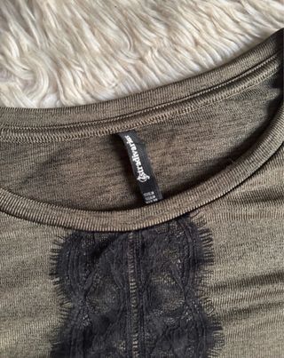 Blusa manga larga con encaje