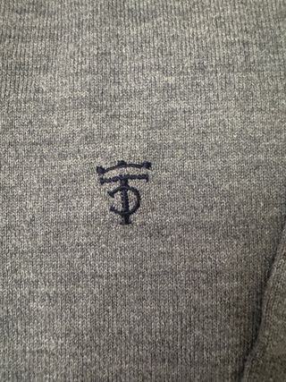 Jersey TENDIDO 18 gris cuello pico Talla L Limpio