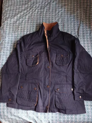 Chaqueta azul con detalles