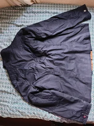 Chaqueta azul con detalles