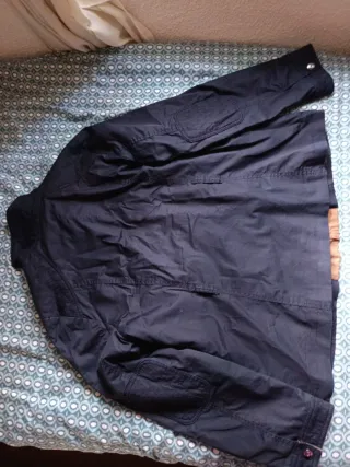 Chaqueta azul con detalles