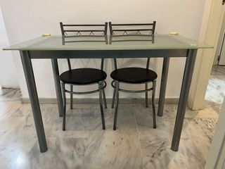 Tavolo da cucina in vetro e metallo