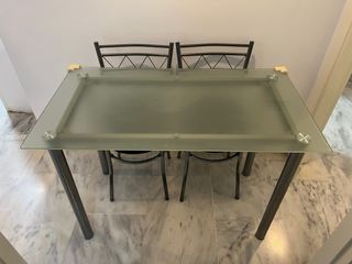 Tavolo da cucina in vetro e metallo