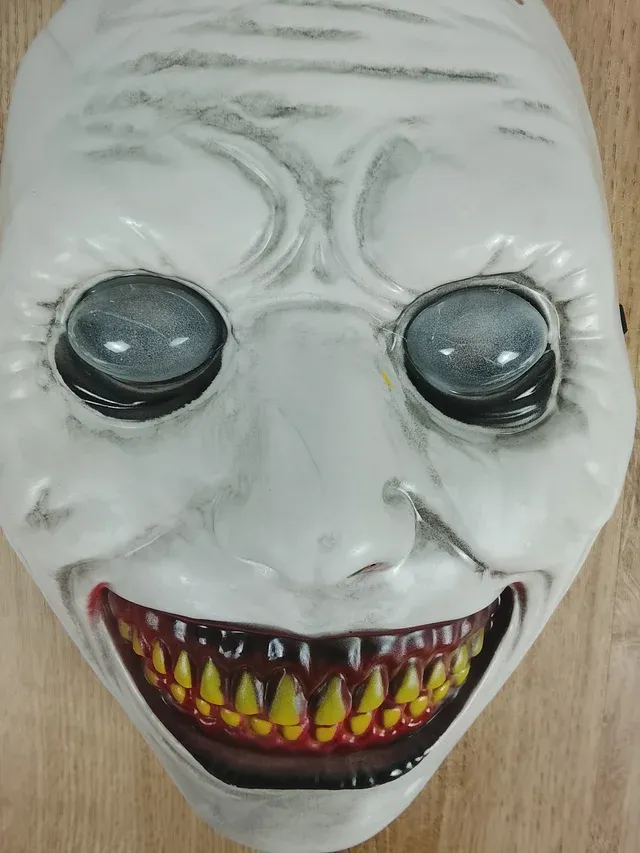 Máscara de Terror Halloween com Olhos Brancos