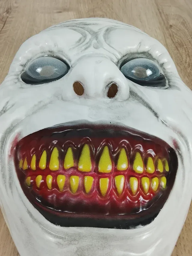 Máscara de Terror Halloween com Olhos Brancos