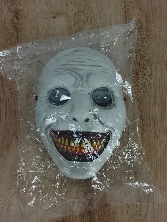 Máscara de Terror Halloween com Olhos Brancos