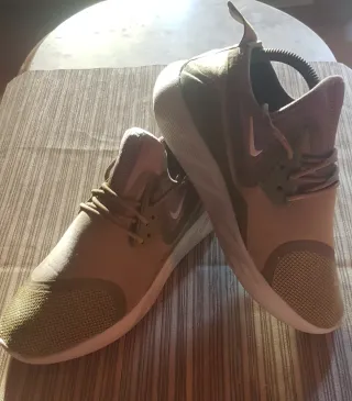 Zapatillas Nike lunarcharge Verde Oliva morado