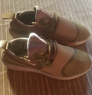 Zapatillas Nike lunarcharge Verde Oliva morado