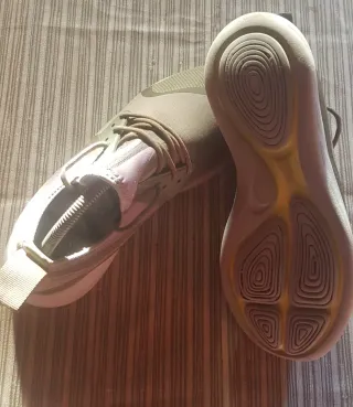 Zapatillas Nike lunarcharge Verde Oliva morado