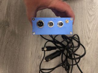 Caixa de som azul para carros