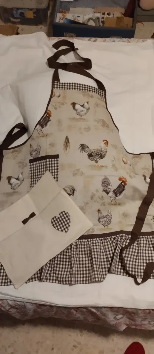 Delantal con estampado de gallinas