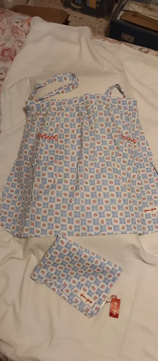 Delantal con estampado de gallinas