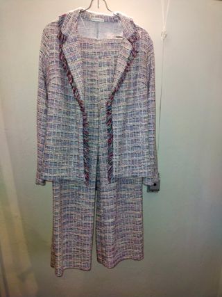 Traje chaqueta moderno de mujer