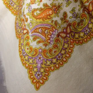 ANTIGUO PAÑUELO DE LANA INDUMENTARIA