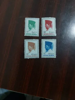 Lote 4 Sellos República Indonesia