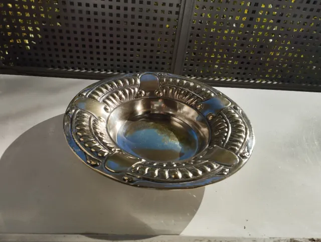 Plato decorativo antiguo latón plateado Años 50