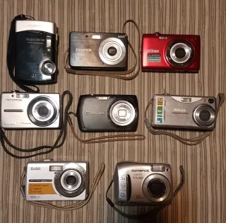 Lotto 8 Fotocamere Digitali Fujifilm, Nikon, Kodak