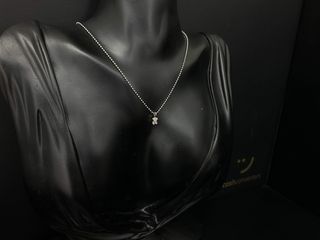 colgante oro 18k con piedra con diamante