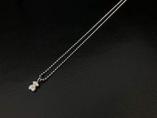 colgante oro 18k con piedra con diamante