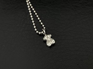 colgante oro 18k con piedra con diamante