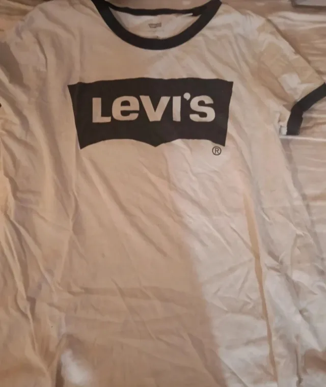 Camiseta Levi's Blanca y Negra