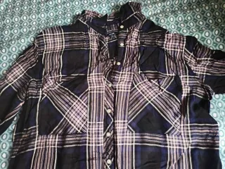 Camisa de cuadros azul y morado