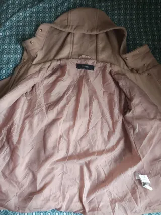 Chaqueta rosa con capucha