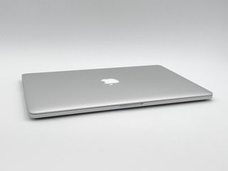 MacBook Pro 15" Intel Core i7 2.5GHz 4 núcleos - Doble Gráfica - SSD 512GB - 16GB RAM