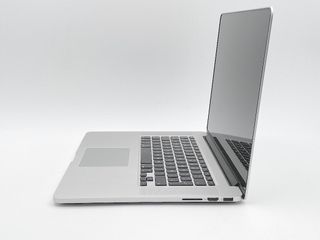 MacBook Pro 15" Intel Core i7 2.5GHz 4 núcleos - Doble Gráfica - SSD 512GB - 16GB RAM