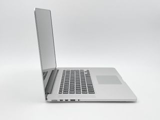 MacBook Pro 15" Intel Core i7 2.5GHz 4 núcleos - Doble Gráfica - SSD 512GB - 16GB RAM