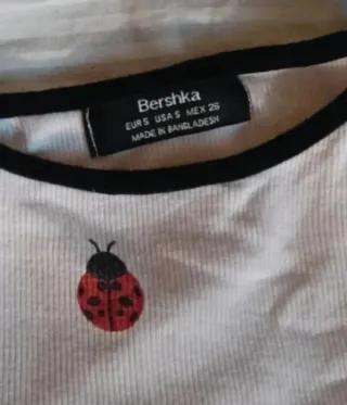 Top Bershka mariquita blanco y rojo
