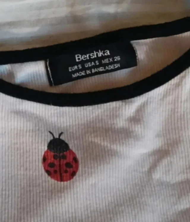 Top Bershka mariquita blanco y rojo