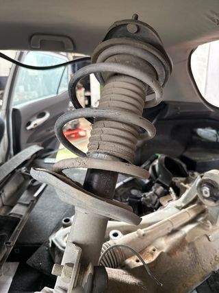 AMORTIGUADOR DELANTERO IZQUIERDO TOYOTA AURIS (E18)