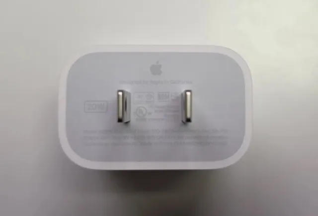 Cargador Apple USB-C 20W Estados Unidos / Latam